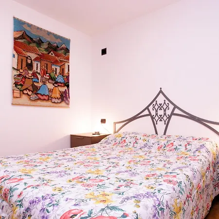 Manu's Little House *